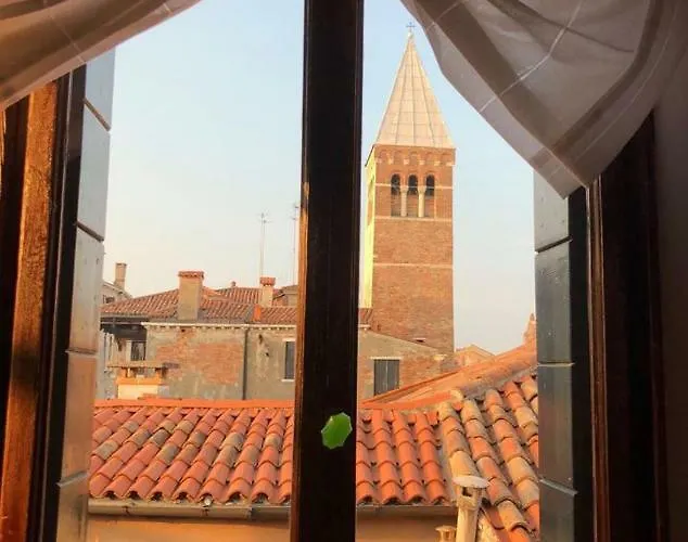 Key Location Near Palazzo Grassi Semesterbostad