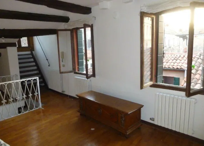 Key Location Near Palazzo Grassi Semesterbostad