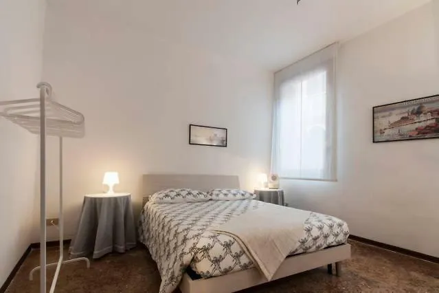 Key Location Near Palazzo Grassi Venedig