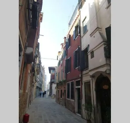 Key Location Near Palazzo Grassi Venecia