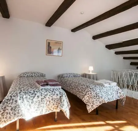 Key Location Near Palazzo Grassi