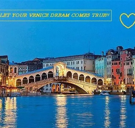 Key Location Near Palazzo Grassi Venedig