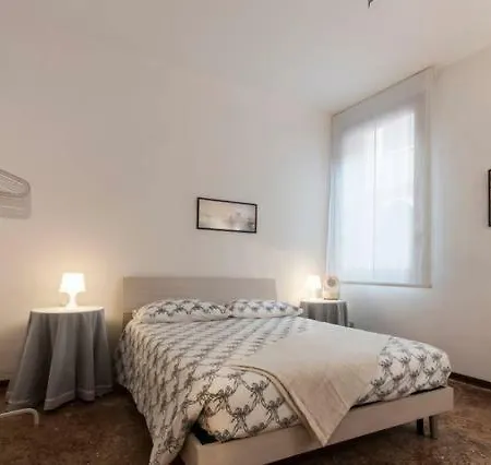 Key Location Near Palazzo Grassi Venedig