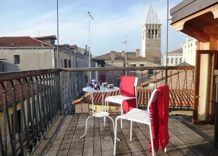 Key Location Near Palazzo Grassi Hébergement de vacances *