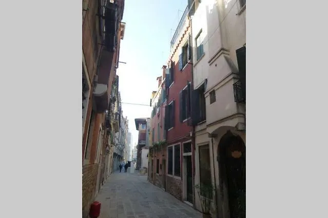 Key Location Near Palazzo Grassi Venise