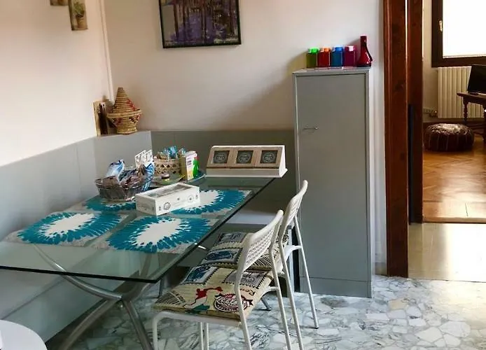 Key Location Near Palazzo Grassi Venise